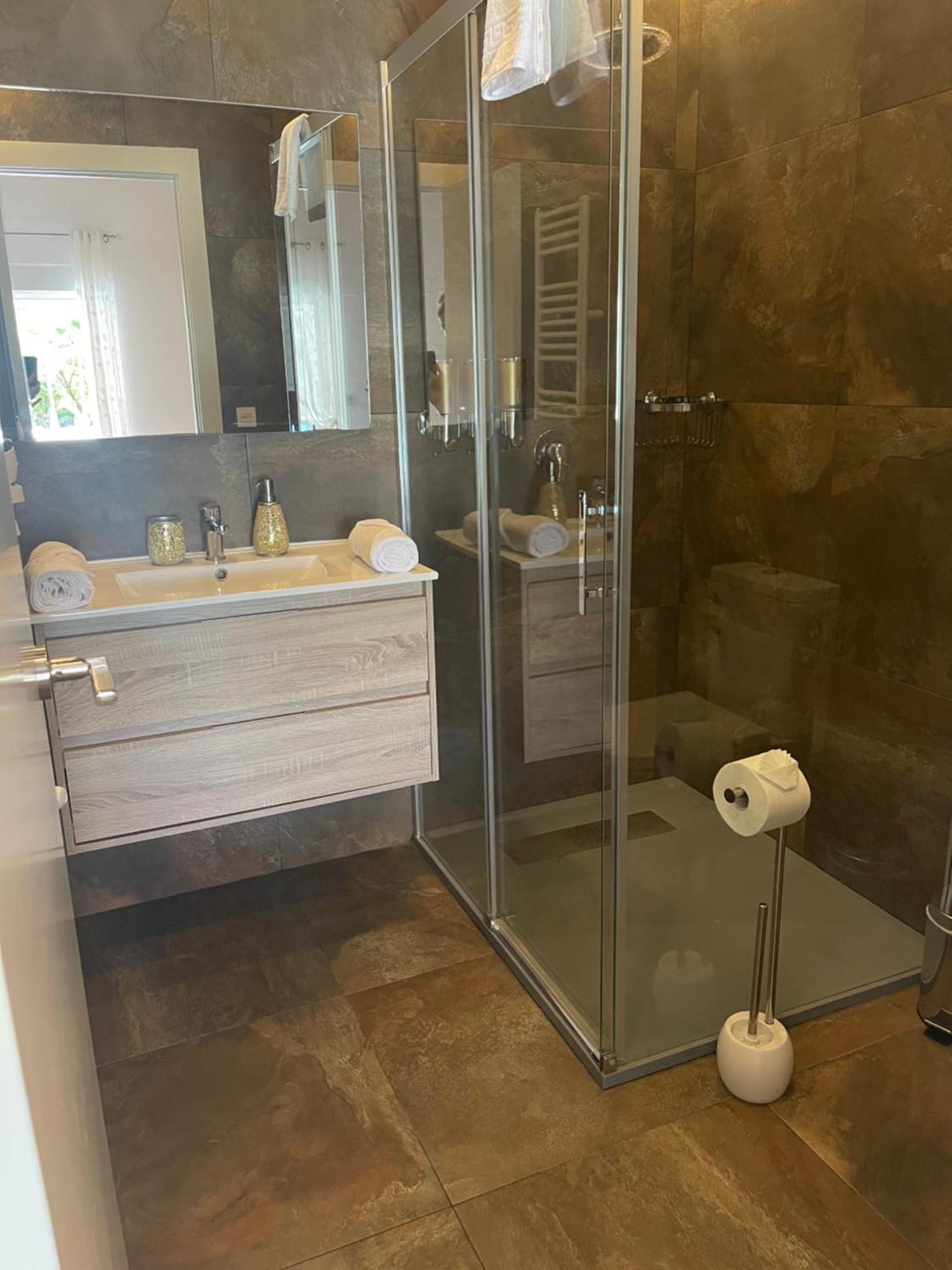1 Habitacion Con Bano Privado Frente A La Piscina, Maximo Para 4 Personas, No Es La Casa Completa,1Cama Y 1 Sofa-Cama San Vicente Raspeig Zewnętrze zdjęcie