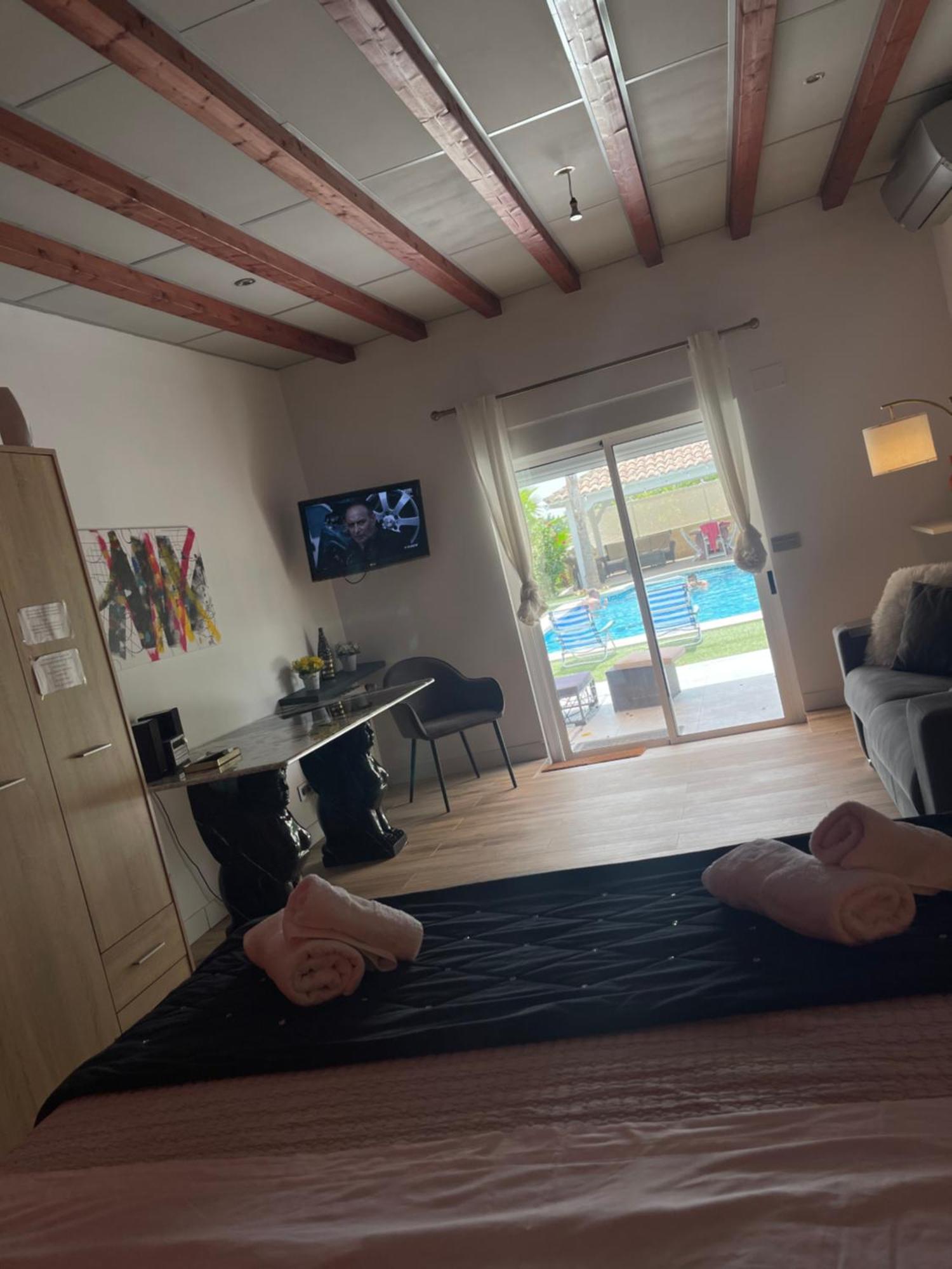 1 Habitacion Con Bano Privado Frente A La Piscina, Maximo Para 4 Personas, No Es La Casa Completa,1Cama Y 1 Sofa-Cama San Vicente Raspeig Zewnętrze zdjęcie